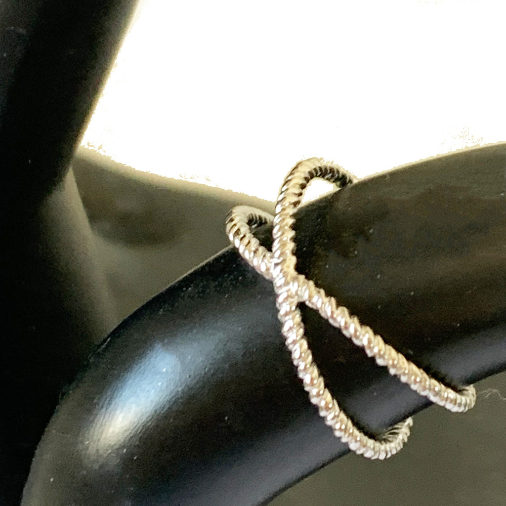 Cross toe deals ring