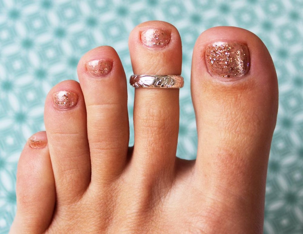 Garden Party Sterling Toe Ring on a foot