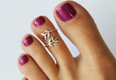 Leaf Wrap Sterling Adjustable Toe Ring displayed on a toe