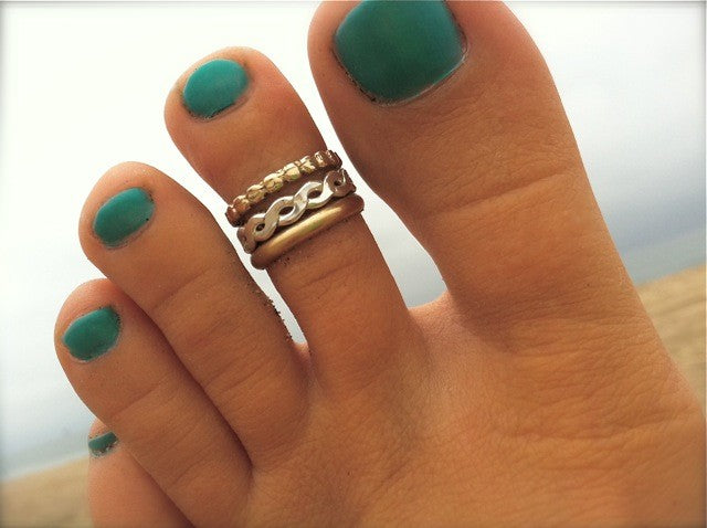 3mm Gold Fill Toe Ring shown in a stack together with bee bee and braid toe rings